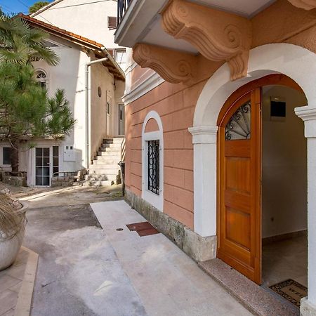 Beautiful Apartment House On The Seaside Ика Экстерьер фото